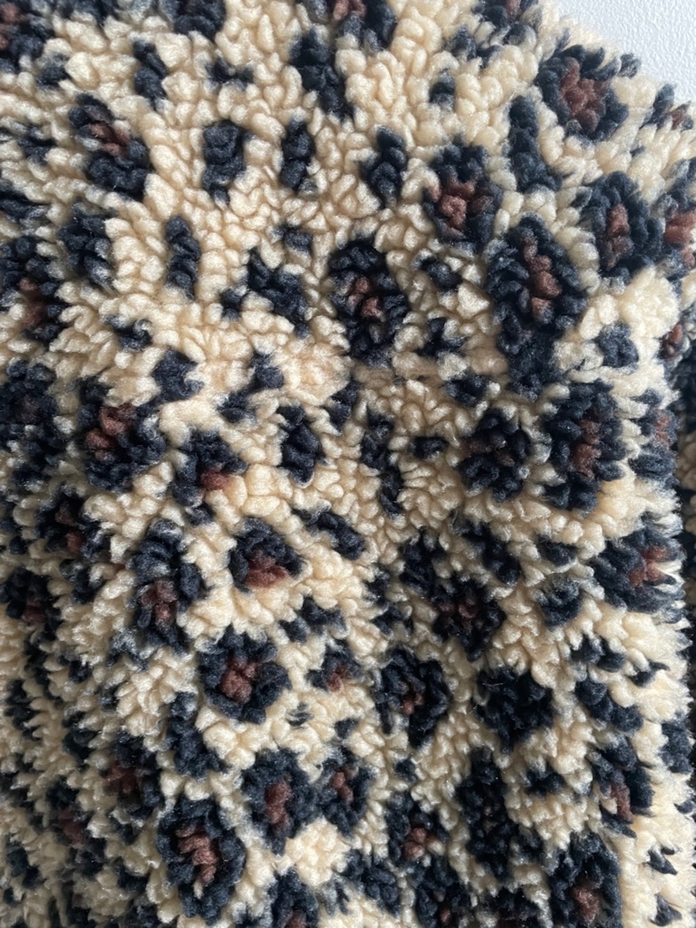 Vineyard Vines Leopard Sherpa Pullover in Cream, Black & Red - Picture 8 of 14